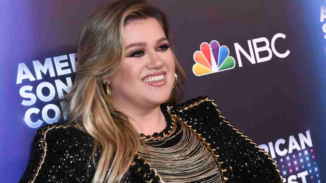 Kelly Clarkson Reveals a ‘Cool Thing’ That Fans Do | Heavy.com