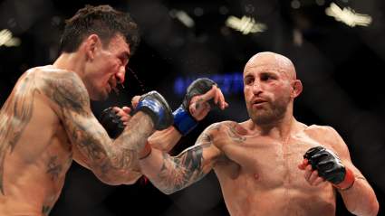 Twitter Reacts to Alexander Volkanovski Dominating Max Holloway at UFC 276