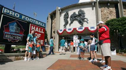Legendary Broncos LB Named Hall of Fame Finalist: Report