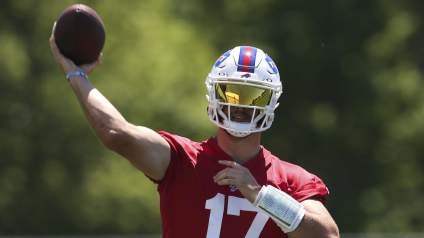 Bills QB Josh Allen Gets Heated After Hit, Shoves DT in Camp Scrum