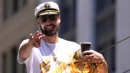 Warriors’ Klay Thompson Dunks on Haters During IG Live [WATCH]