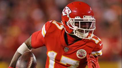 Chiefs WR Mecole Hardman Carted Off Practice Field: Report