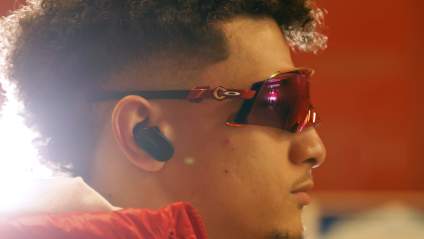 Chiefs Fans Obsess Over Patrick Mahomes Training Camp Outfit [LOOK]