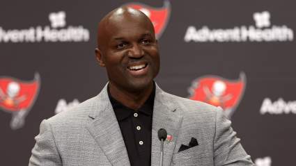 Bucs Considering Record-Breaking Tight End: Report