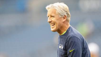 Seahawks Sign Record-Holding Running Back