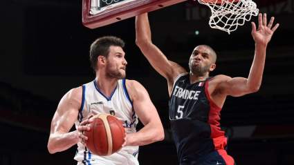 Celtics’ Prized Free Agent Addition Suffers Apparent Knee Injury