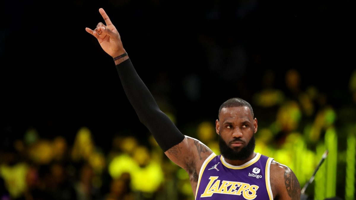 Lebron james practice on sale lakers