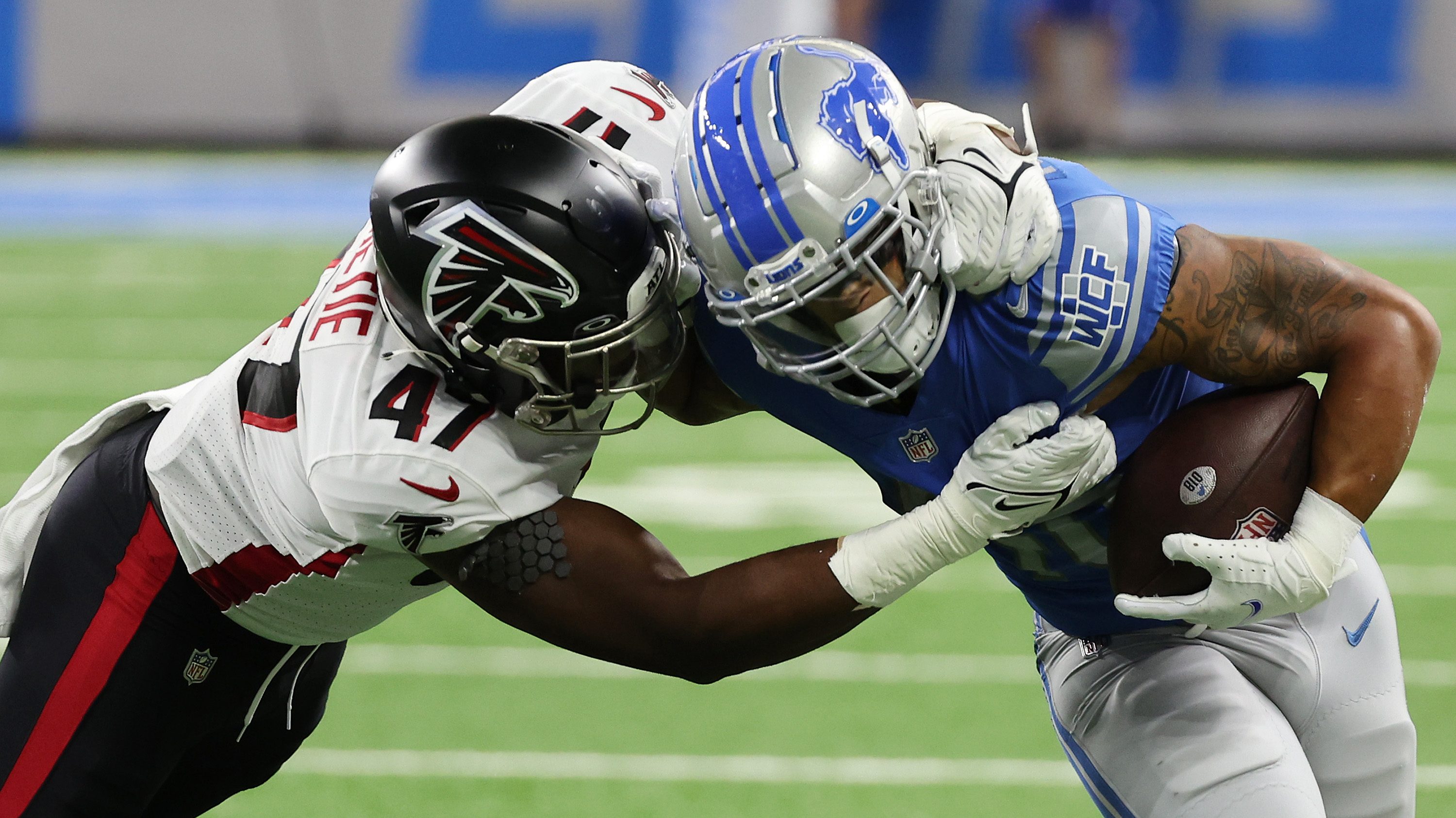 Johnnie Morton of the Detroit Lions moves with the ball during the News  Photo - Getty Images