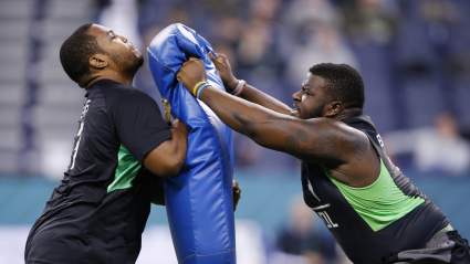 Jets Sign Experienced Rival OL Amid Injury Issues