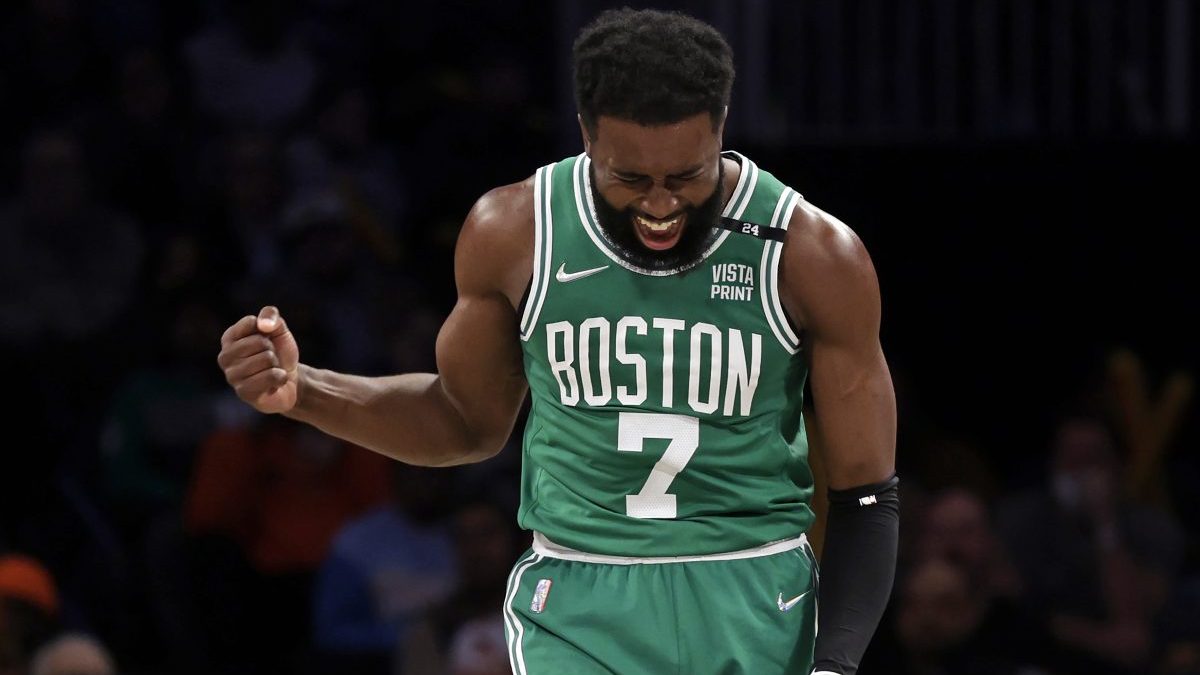 Jaylen Brown finally signs supermax with Celtics, inking richest deal in  NBA history - CBS Boston