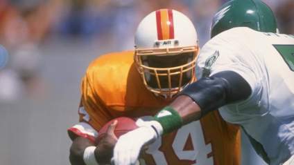 Late Former Bucs RB Lars Tate Remembered for Acrobatic Touchdown [Watch]