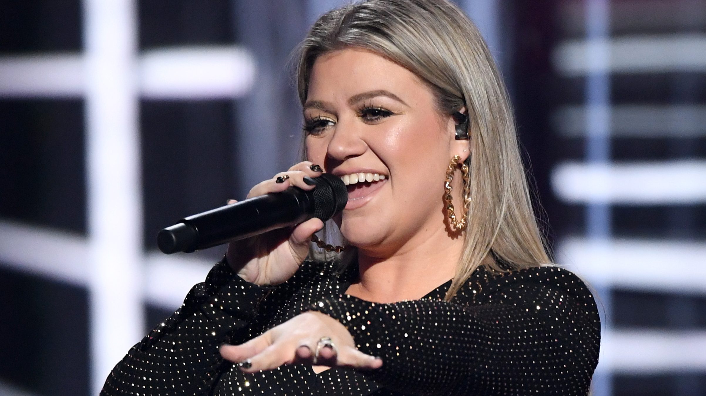 Kelly Clarkson Teases Huge Life Change