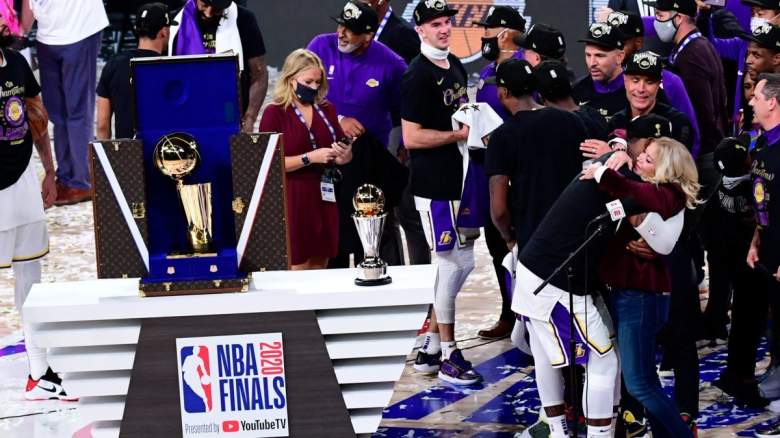 LeBron James hugs Lakers owner Jeanie Buss in October 2020