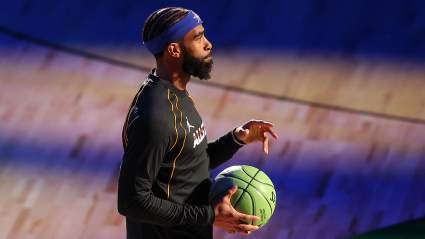 3-Team Trade Proposal Lands Lakers Star Guard & 2 Veteran Wings