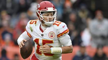 Patrick Mahomes Scheduled for X-Ray After Injuring Hand in Opener