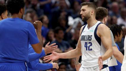 Mavericks Make Major Contract Commitment to Veteran Big Man: Report