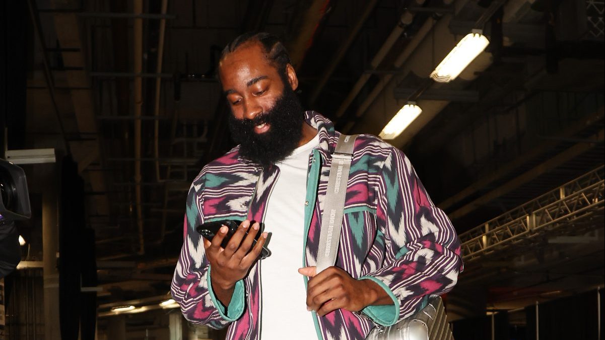 James Harden celebrates birthday on yacht, throws cake into ocean