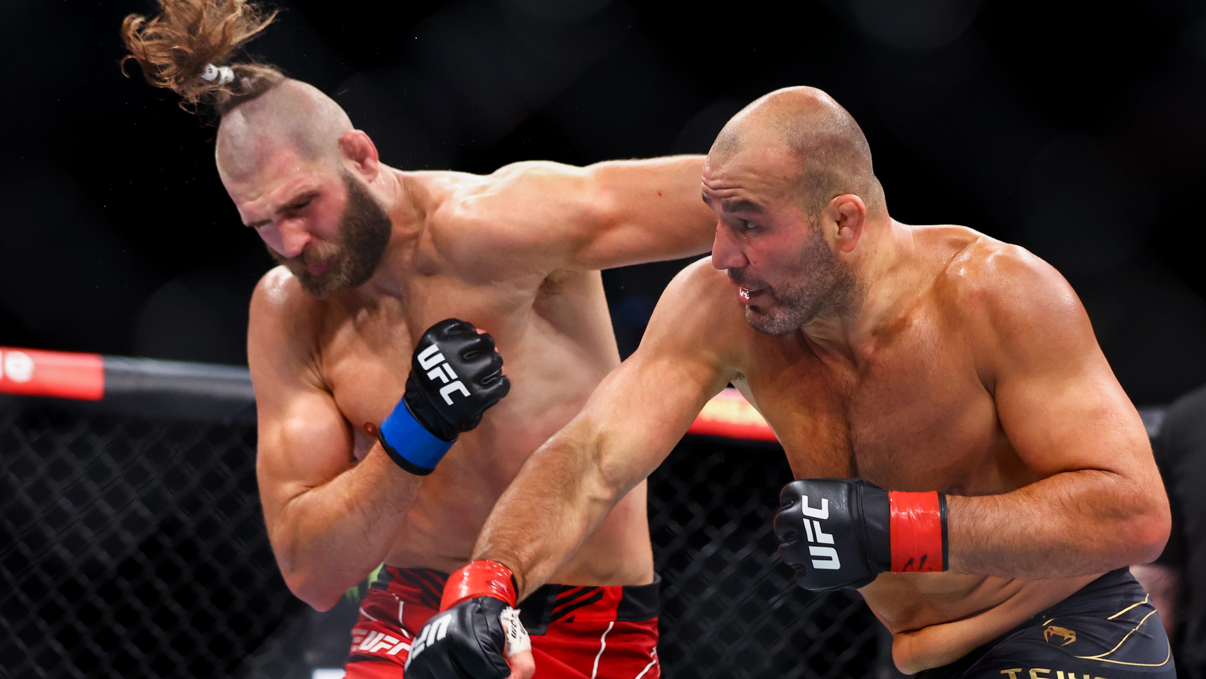 UFC News: Glover Texeira & Alex Pereira Duel In Wild Sparring Match