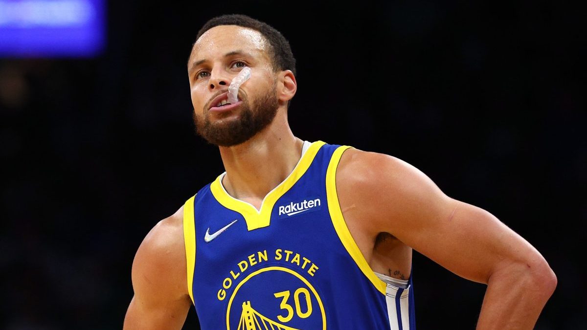 Stephen Curry Says He's Thought About Playing for His Hometown Team, the  Charlotte Hornets
