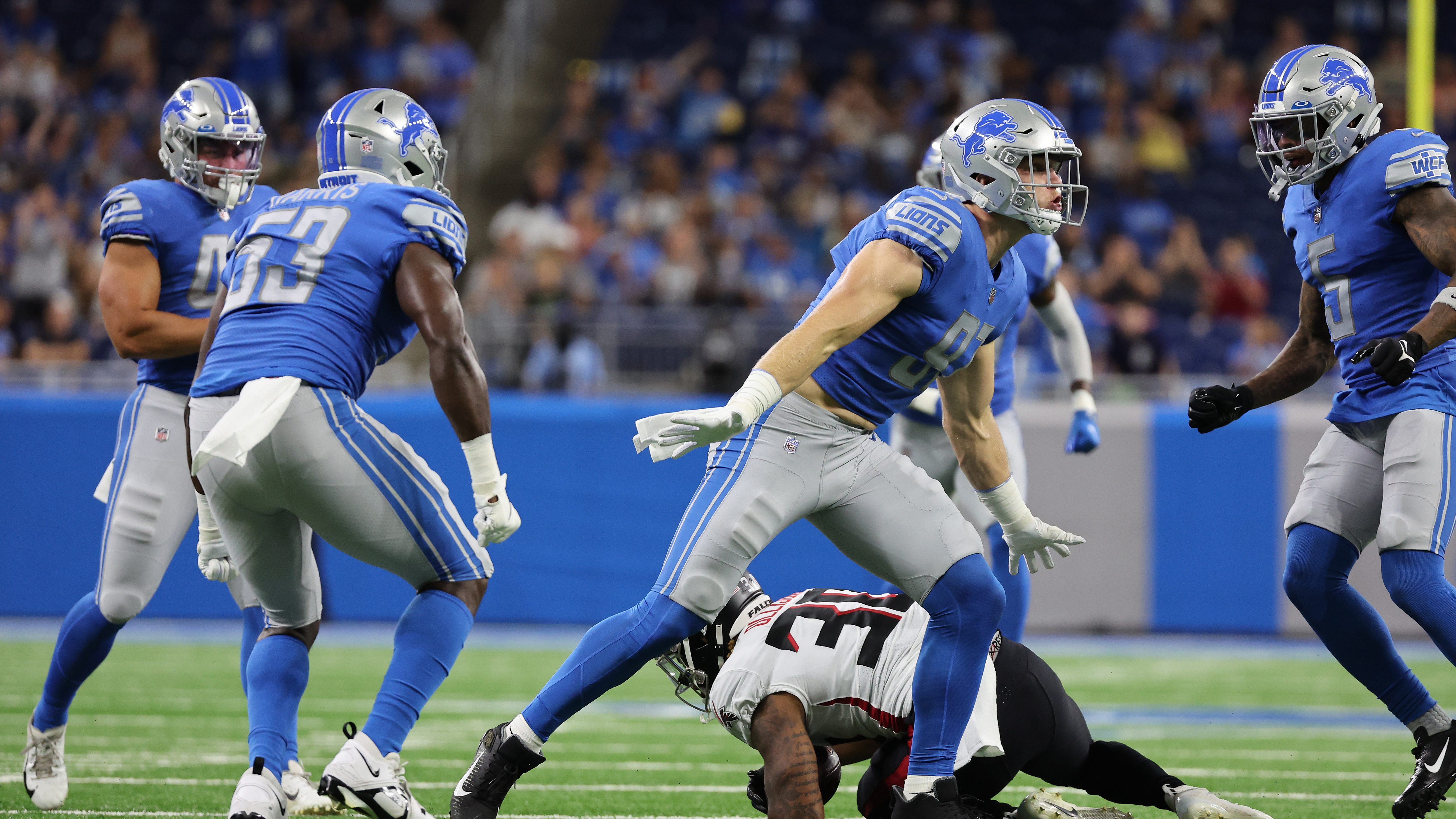 Aidan Hutchinson signs his rookie contract with the Lions