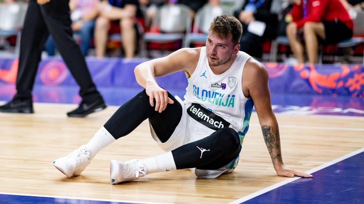 Mavericks News: Luka Doncic Spotted Nursing Ankle Injury