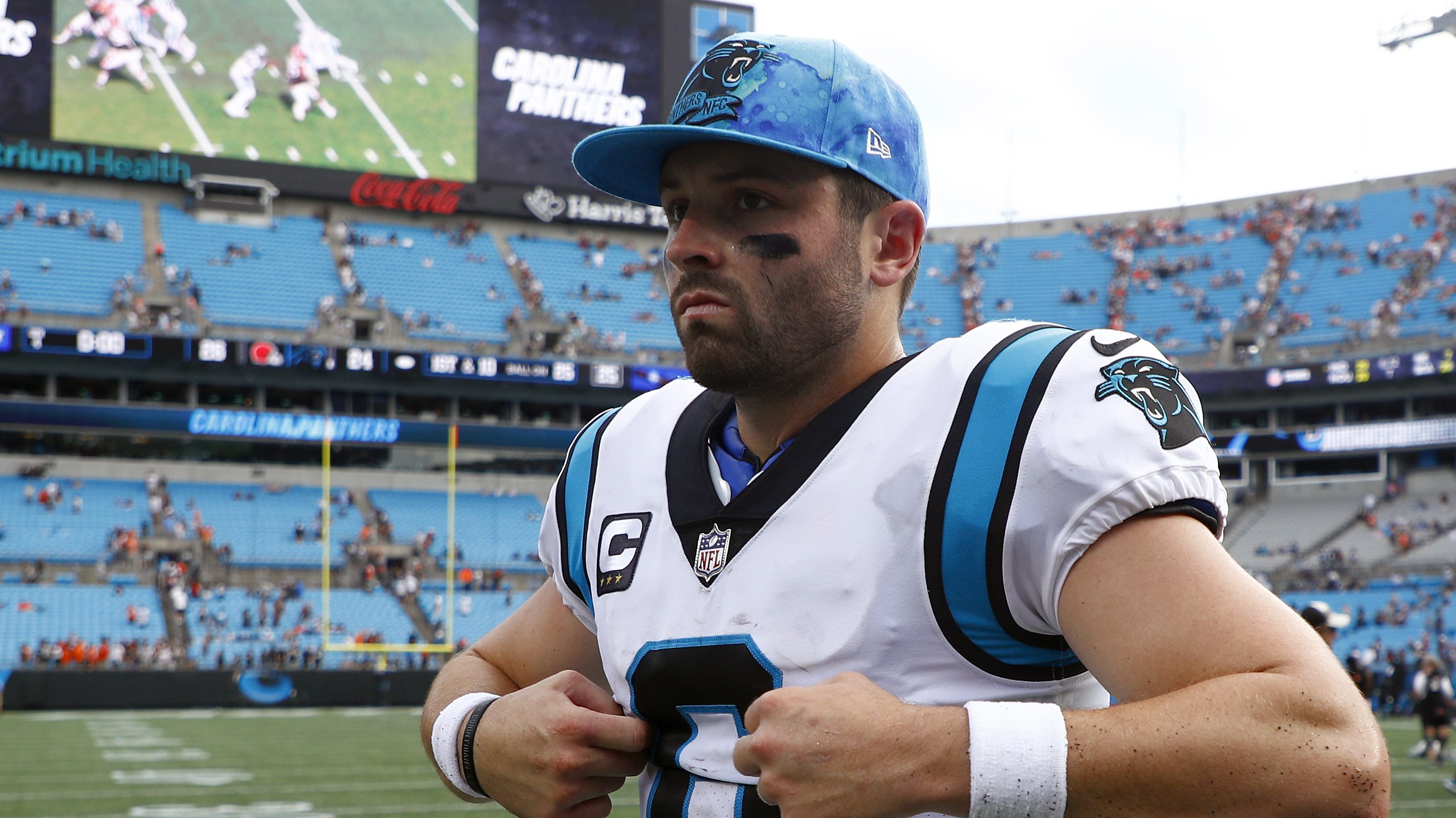 Baker Mayfield charges late but loses Carolina Panthers debut