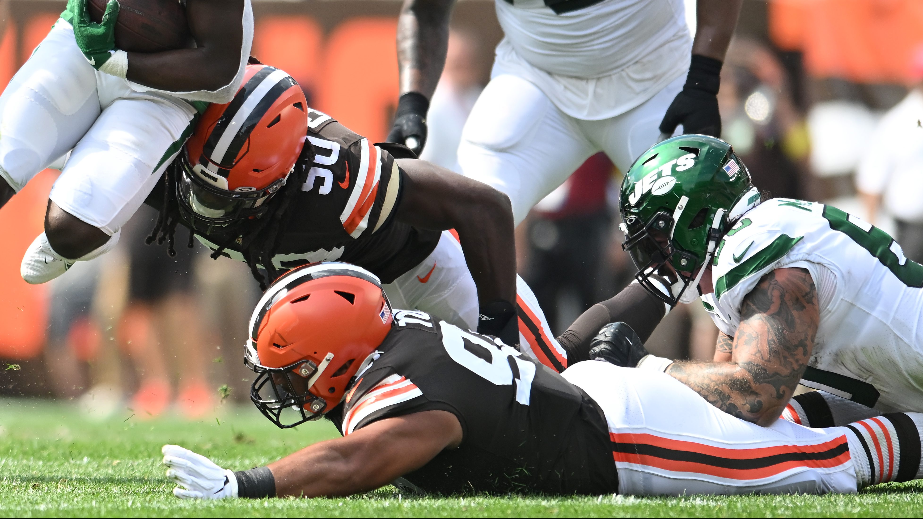 Browns Send Message On Jadeveon Clowney's Status After Injury