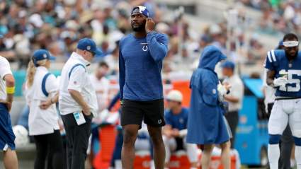 Shaquille Leonard, Colts Boisterous in Locker Room After Beating Chiefs