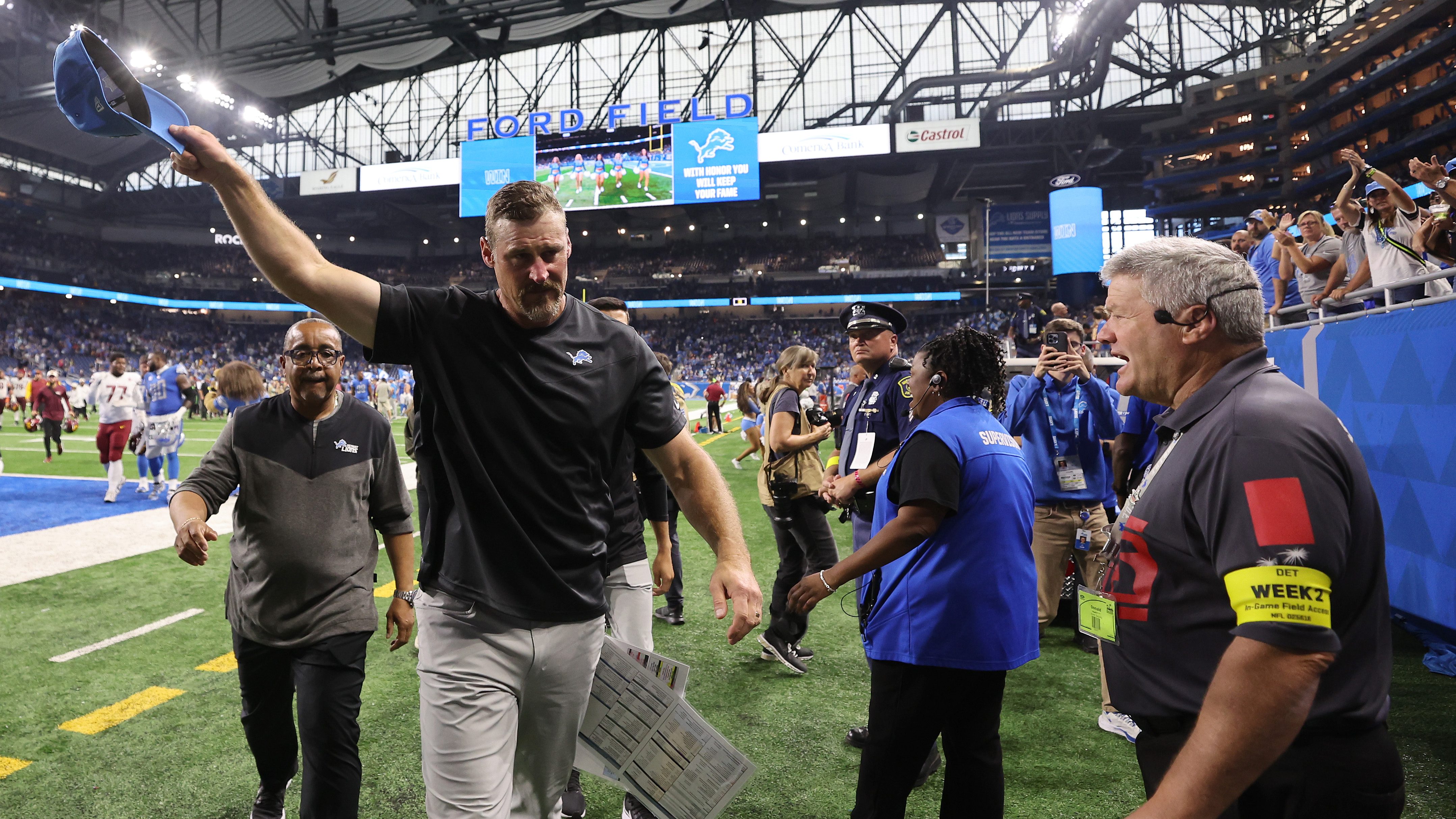 Lions Postgame Celebration Pays Tribute To Dan Skipper