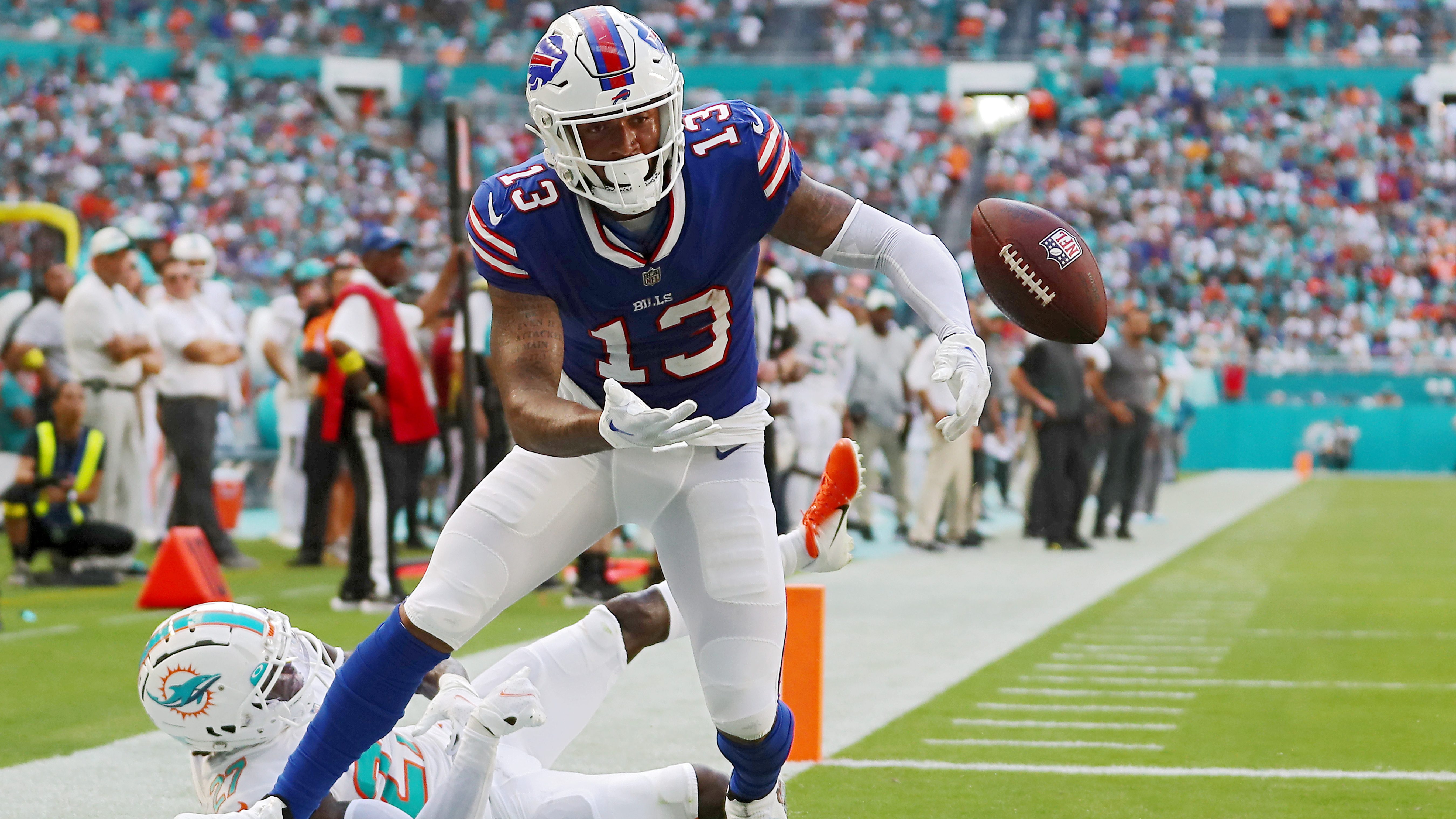 MIAMI GARDENS, FL - SEPTEMBER 25: Buffalo Bills wide receiver Stefon Diggs  (14) during the game between the Buffalo Bills and the Miami Dolphins on  September 25, 2022 at Hard Rock Stadium