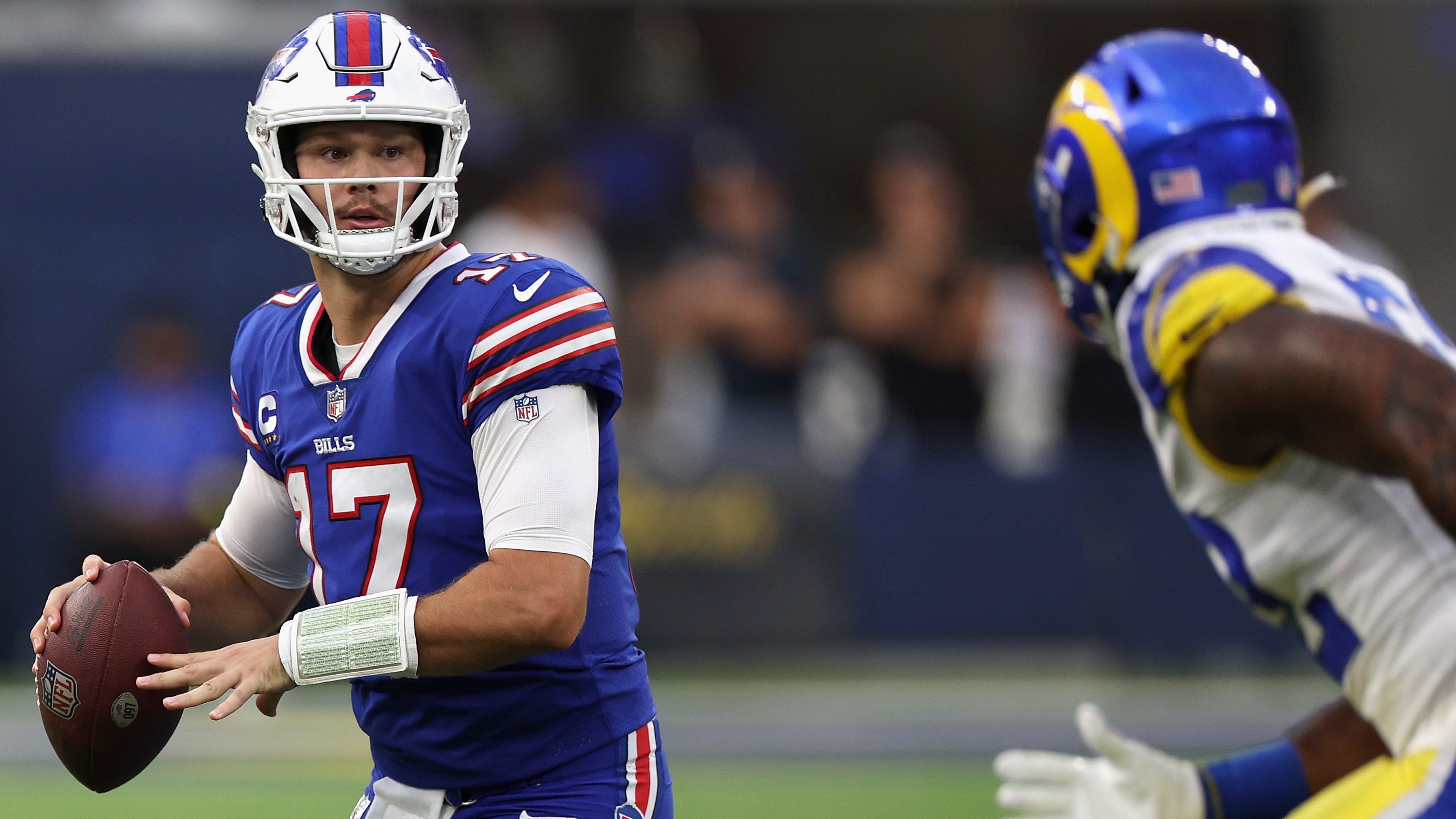 Behind Josh Allen, Bills Take Rams in Hand - The New York Times