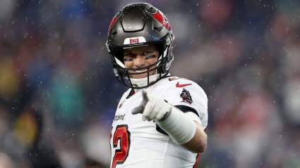 Bucs’ Tom Brady Pokes Fun at Injury in New Video