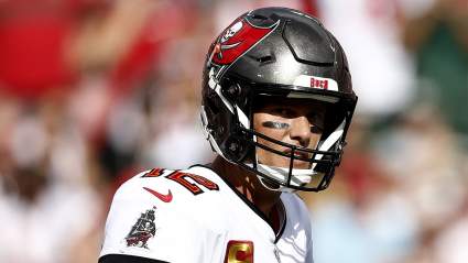 Bucs Starter Aiding Tom Brady Goes Viral [Watch]