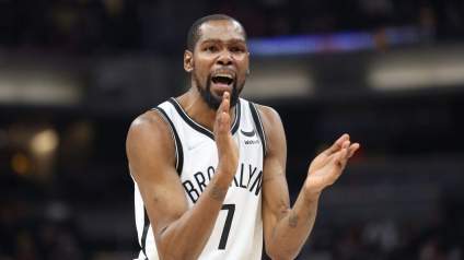 Sixers Fans Take Kevin Durant Recruitment to Nets Star’s Backyard