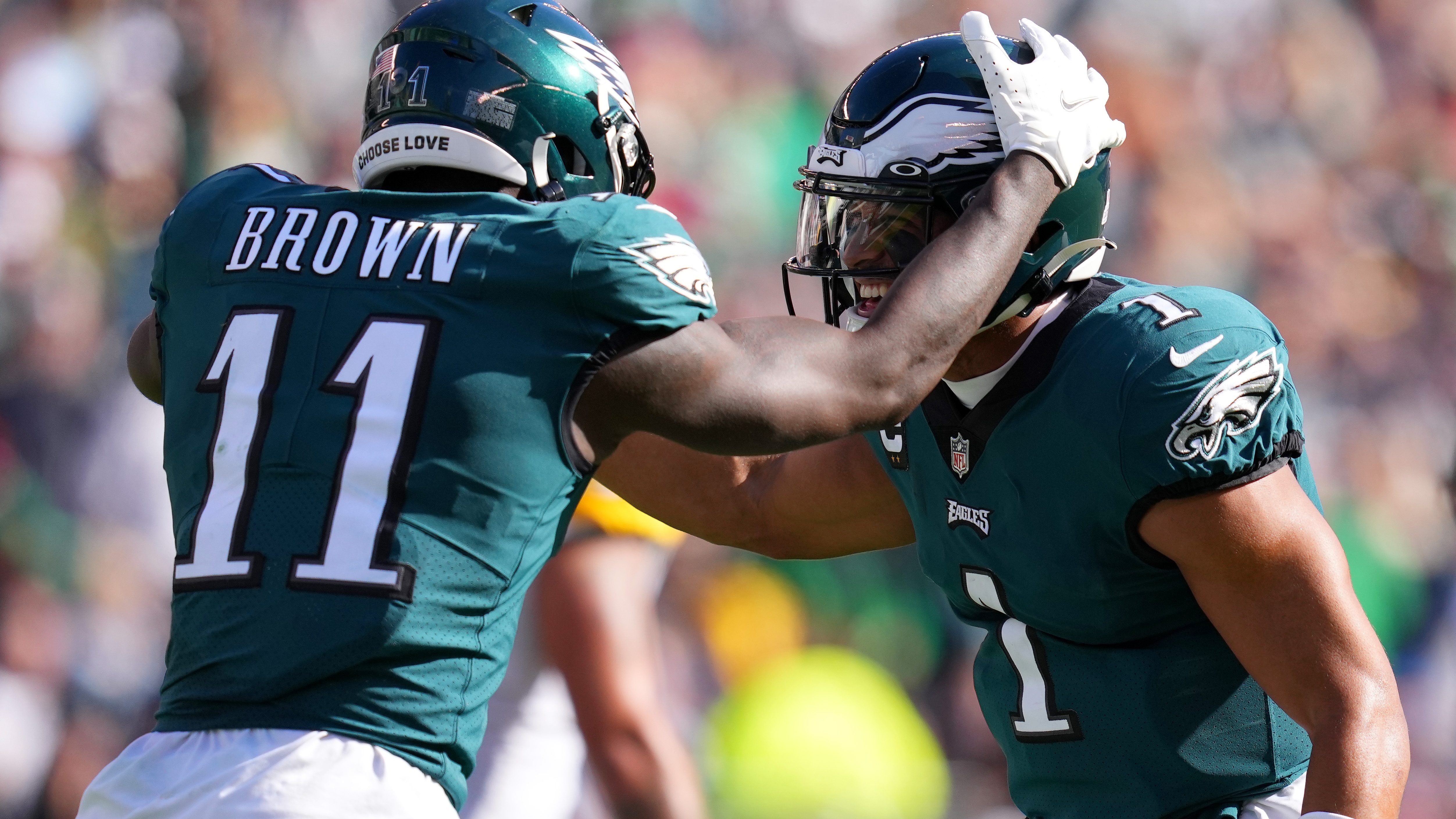 Eagles WR AJ Brown drops perfect 2-word reaction to Julio Jones signing