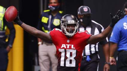 Cordarrelle Patterson Reps ‘Free Ridley’ T-Shirt on Sideline