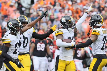 Steelers DC Has Unique Idea for How to Stop Dolphins’ Tyreek Hill
