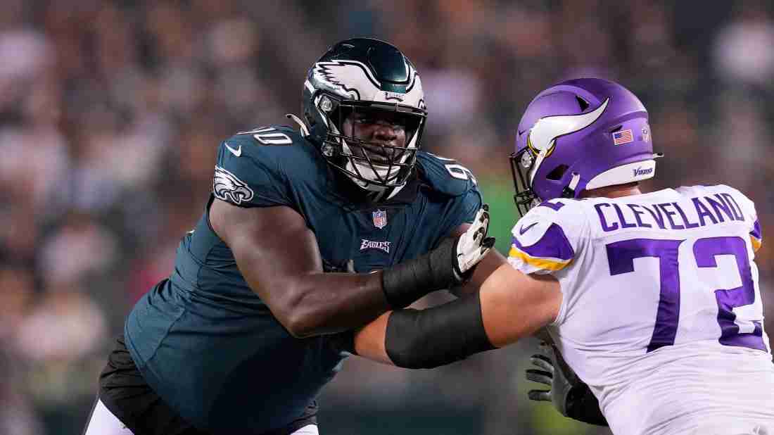 Eagles Rookie Carted Off the Field, Major Injury Feared