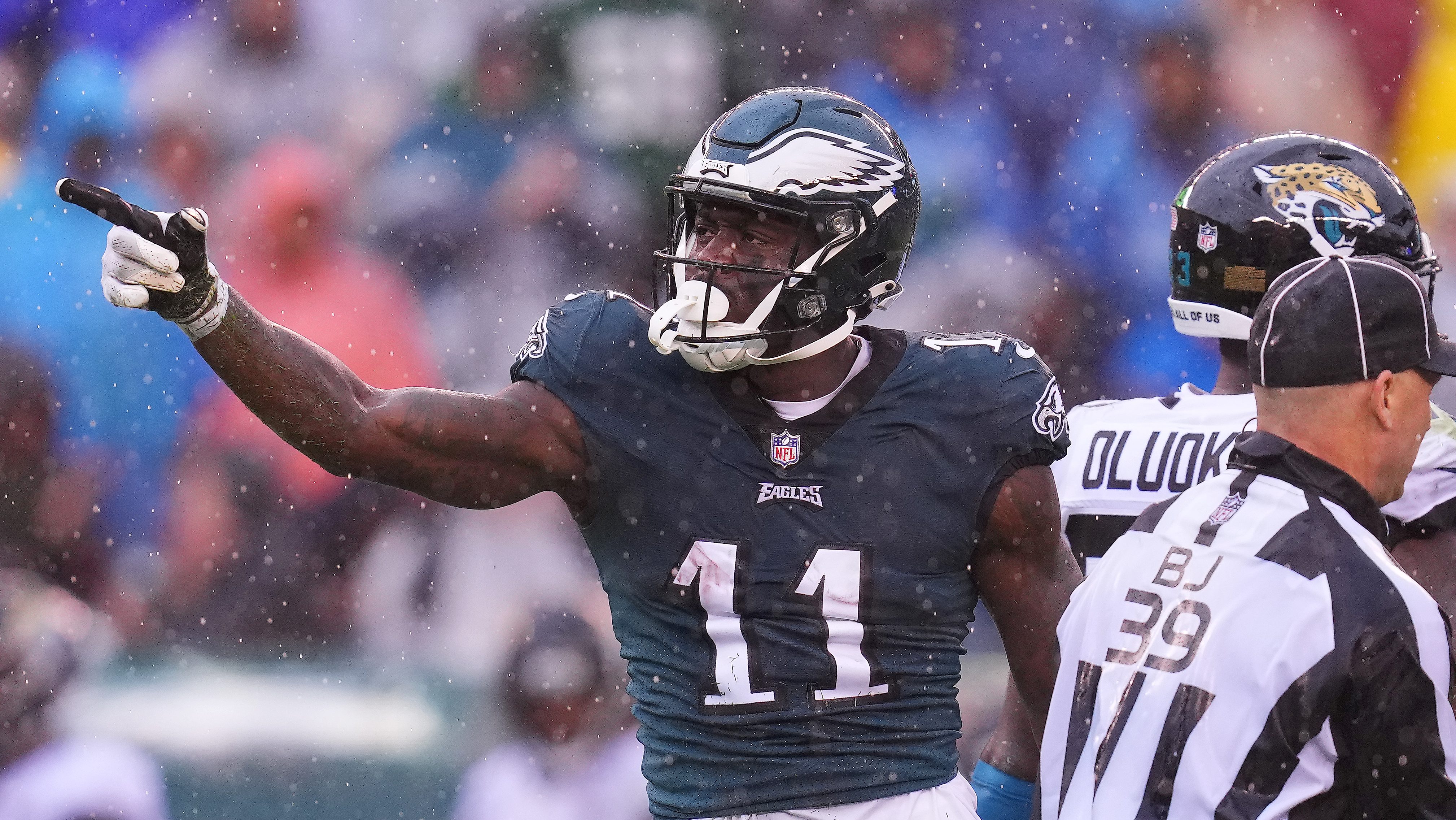 Eagles stay undefeated thanks to five Jaguars turnovers