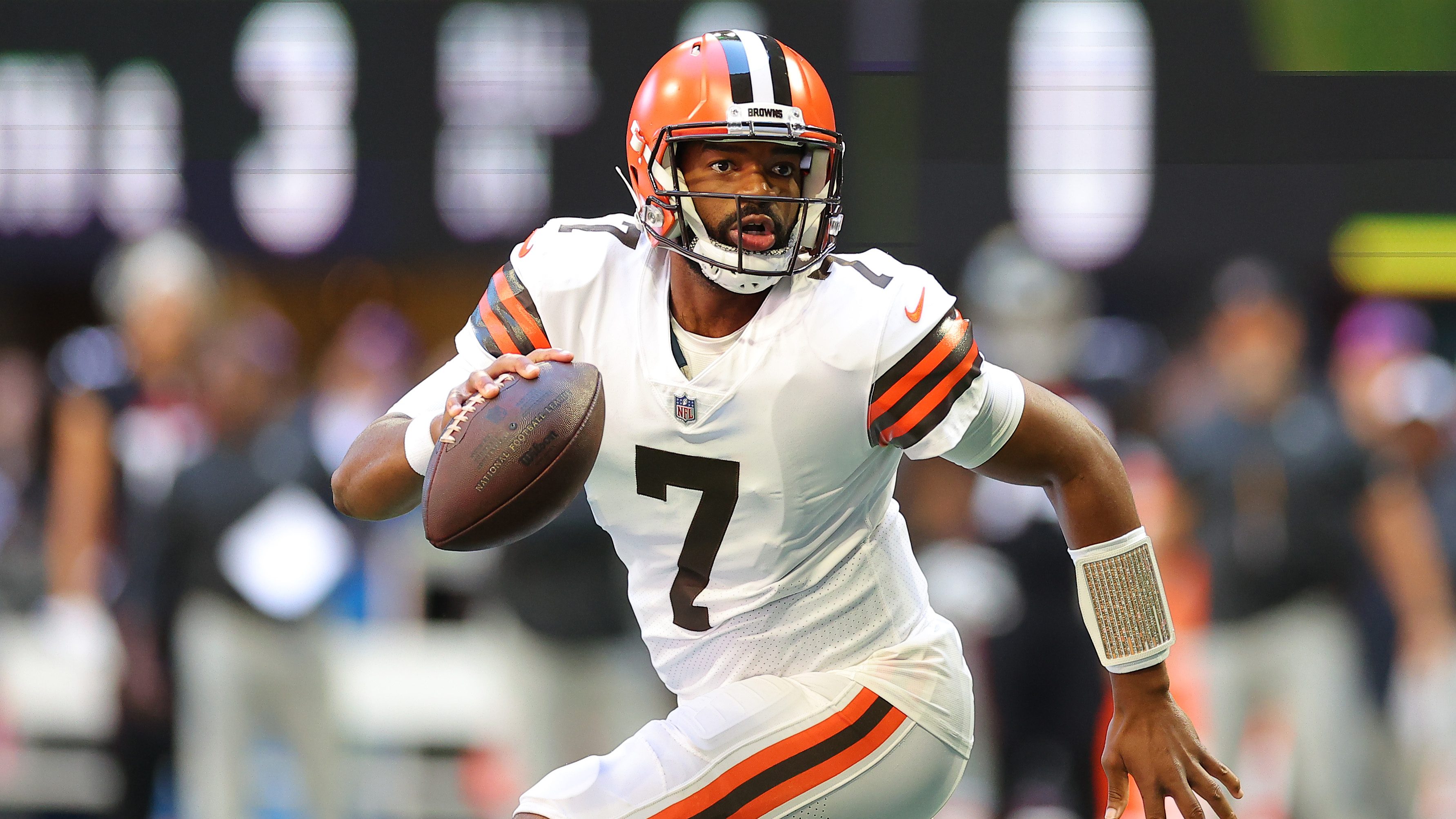 Jacoby Brissett of the Cleveland Browns plays against the Los Angeles  News Photo - Getty Images