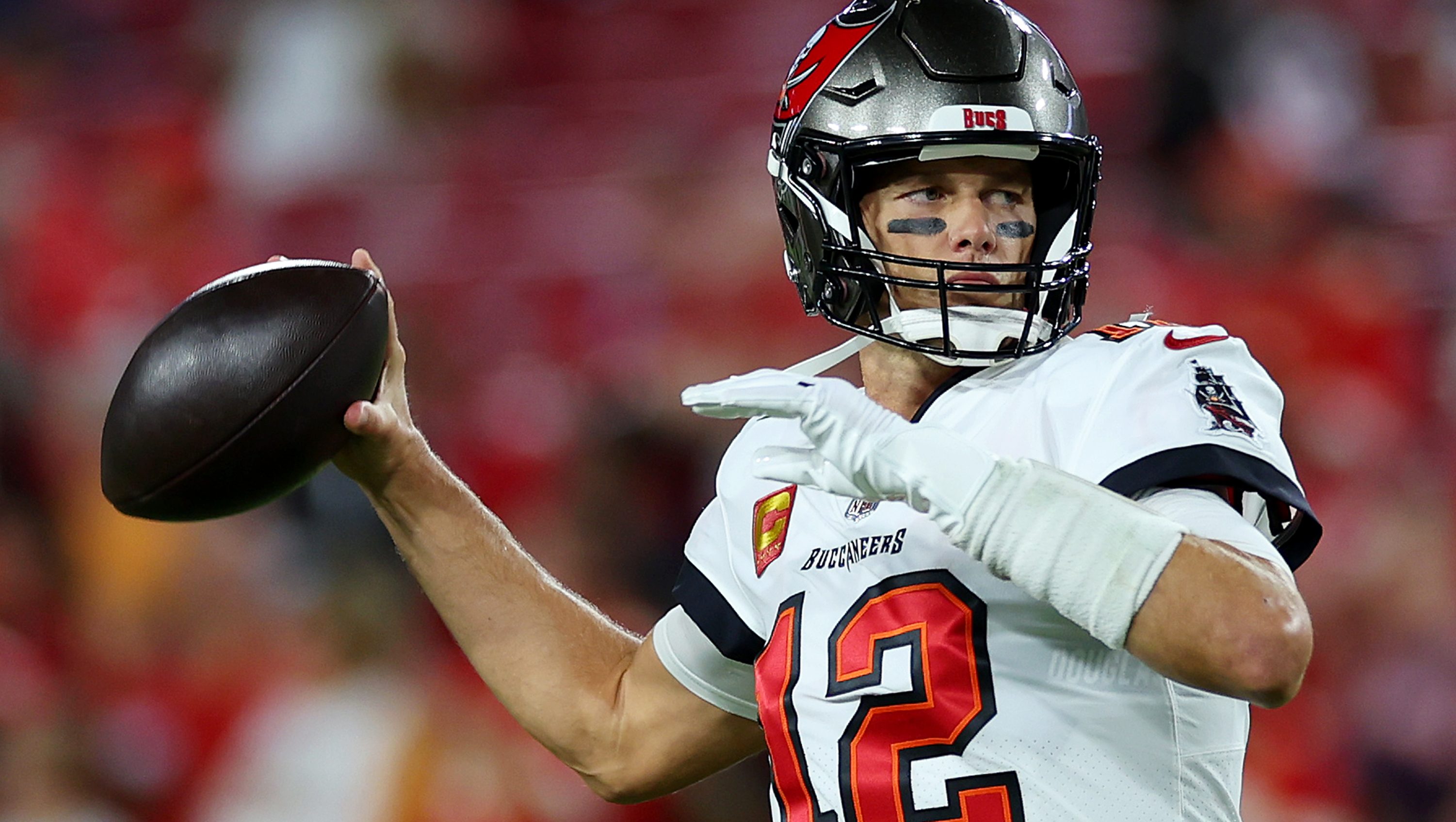 NFL: Brady gathers Buccaneers receivers for first throwing session