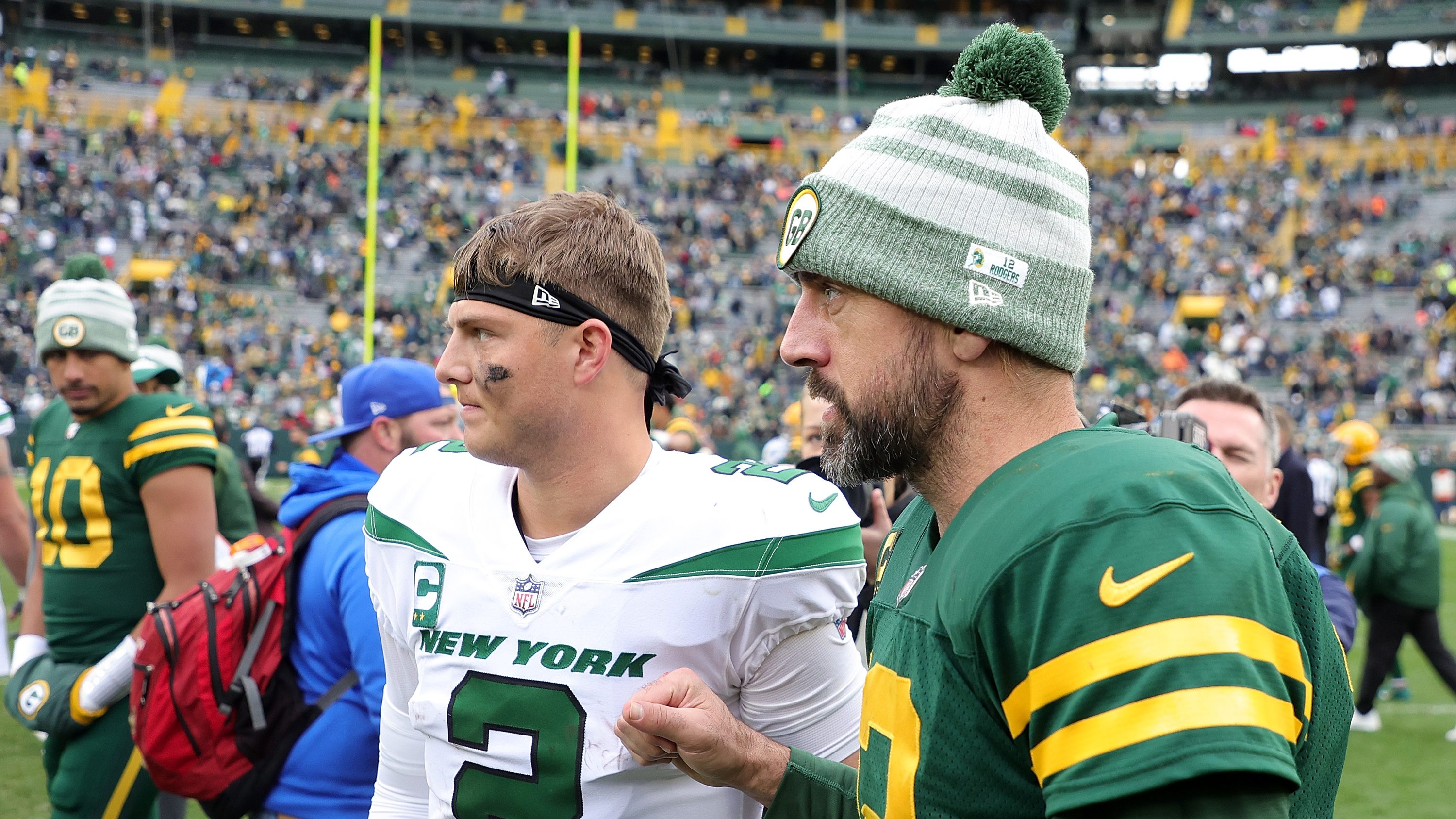 Jets' Aaron Rodgers says he isn't 'savior' – but the QB sort of is