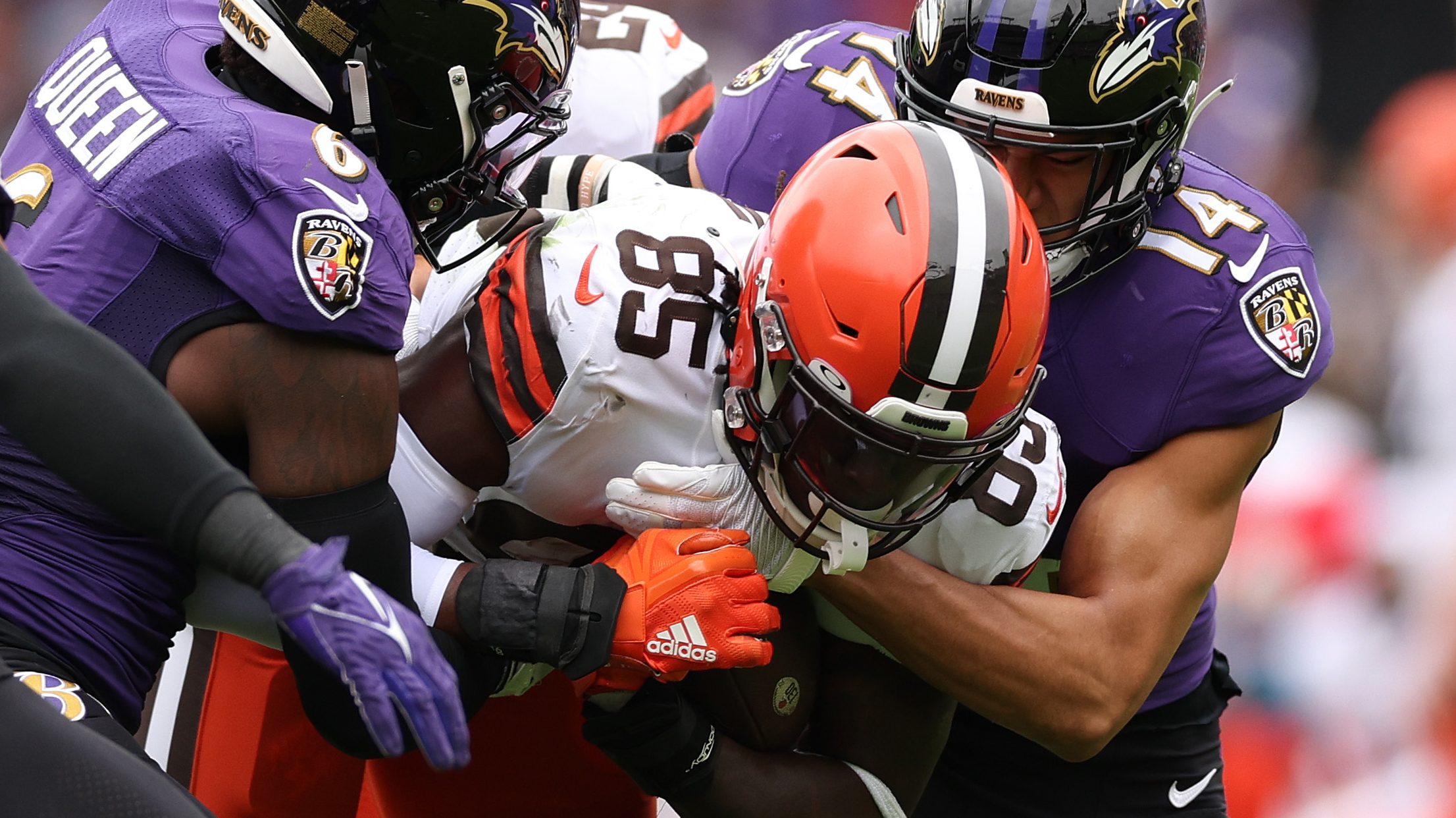 Browns TE David Njoku Breaks Silence After Worrisome Injury