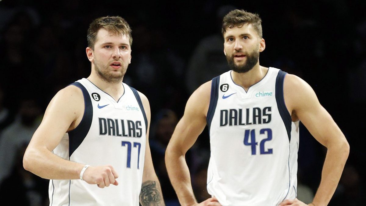 Mavericks' Maxi Kleber Describes Luka Doncic's Viral Pass vs. Nets