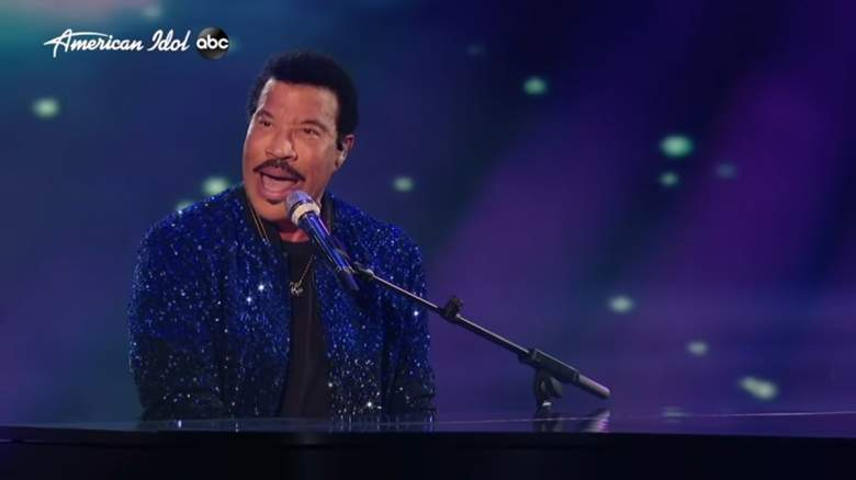 Lionel Richie performs