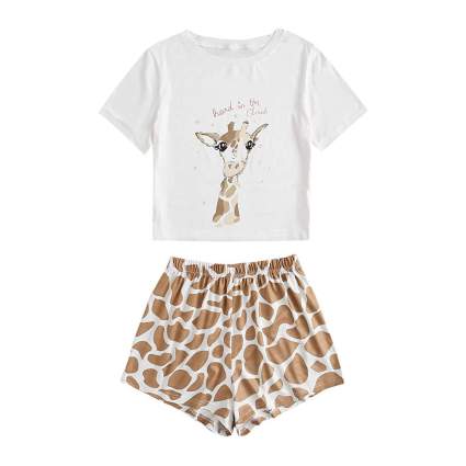 Shirt and shorts pajama set with giraffes