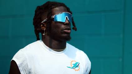 Dolphins Give Key Update on Tyreek Hill’s Injury Ahead of Bills Game