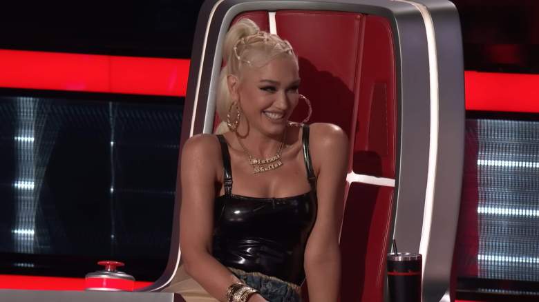 Gwen Stefani confers with her fellow coaches