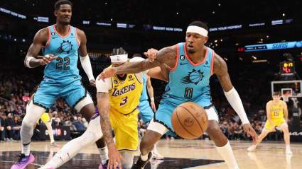 Anthony Davis Provides Concerning Update After Awkward Fall in Lakers Loss