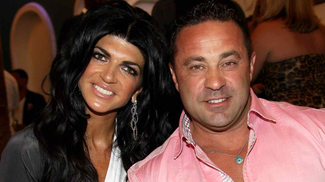 Joe Giudice Reunites With Four Daughters In New Ig Video 